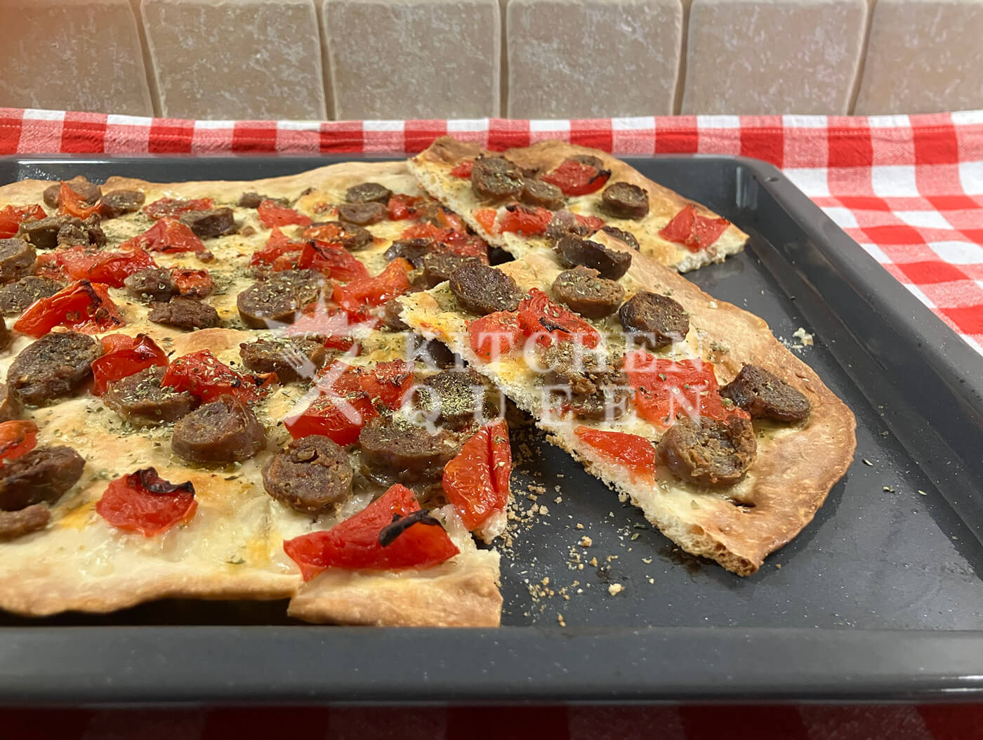 Φοκάτσια με χωριάτικο λουκάνικο
