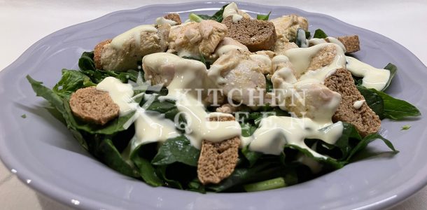 Σαλάτα με σπανάκι και κοτόπουλο