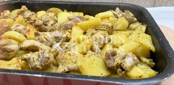 Τηγανιά κοτόπουλου με πατάτες στο φούρνο